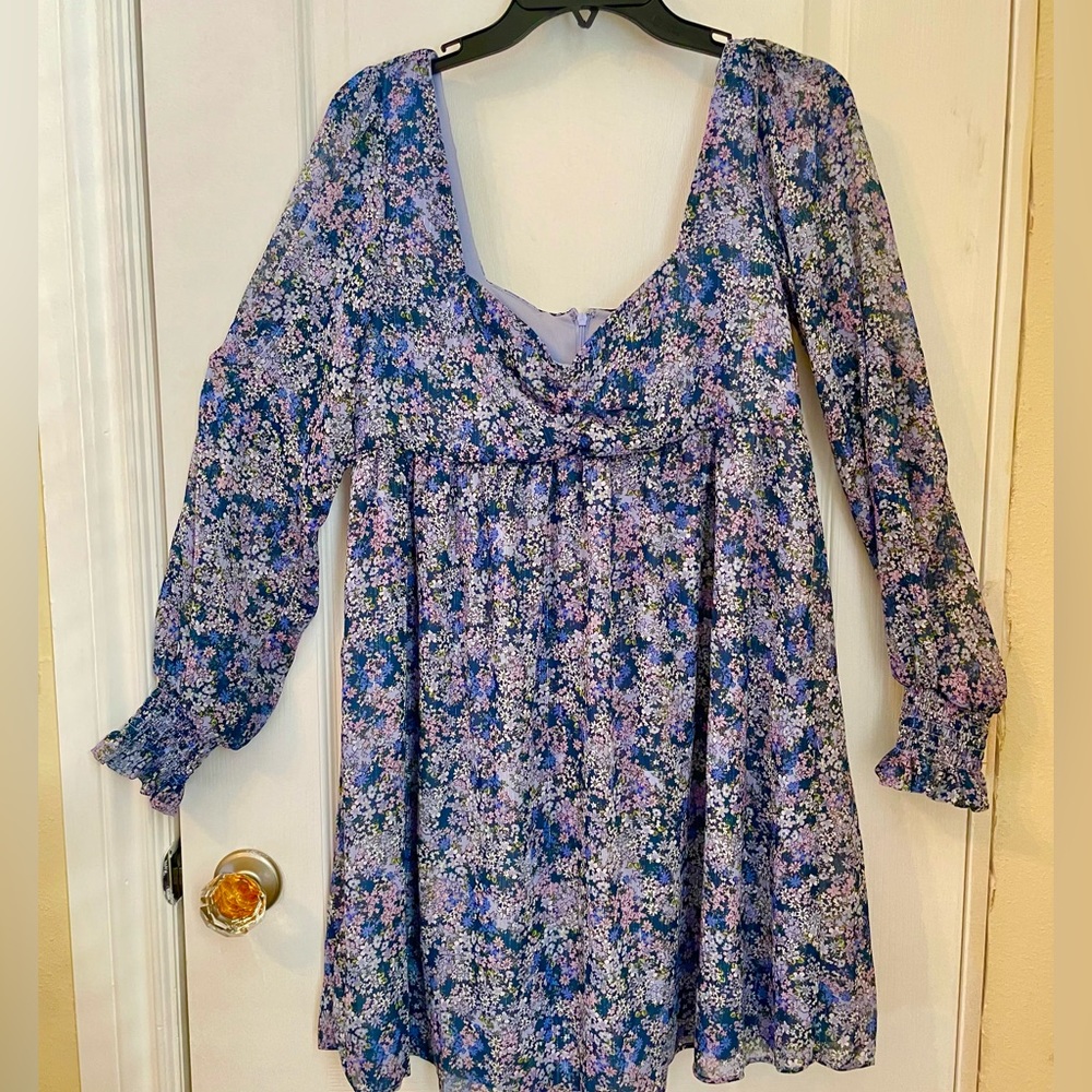 BCBG BABYDOLL FLORAL DRESS,MINI LENGTH, SIZE 6. BALLOON SLEEVES, SQUARE NECKLINE - Picture 2 of 16